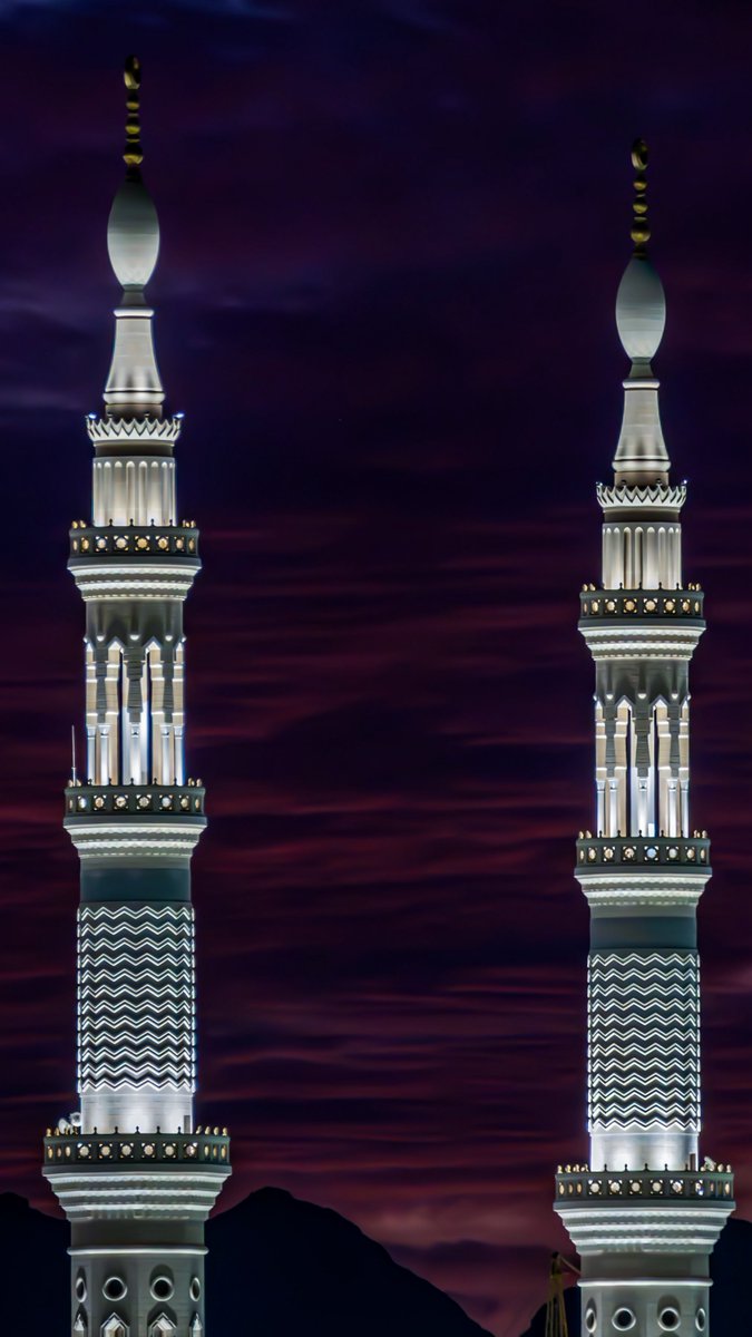 في #المدينة_المنورة، حيث السكينة والطمأنينة.. إحصائية العشر الأولى من #رمضان:
• أكثر من 10.7 مليون مصلٍّ أدّوا عباداتهم في رحاب #المسجد_النبوي.
• أكثر من 317 ألف مصلٍّ في الروضة الشريفة.
• أكثر من 784 ألف زائر تشرّف بالسلام على النبي ﷺ وصاحبيه رضى الله عنهما.