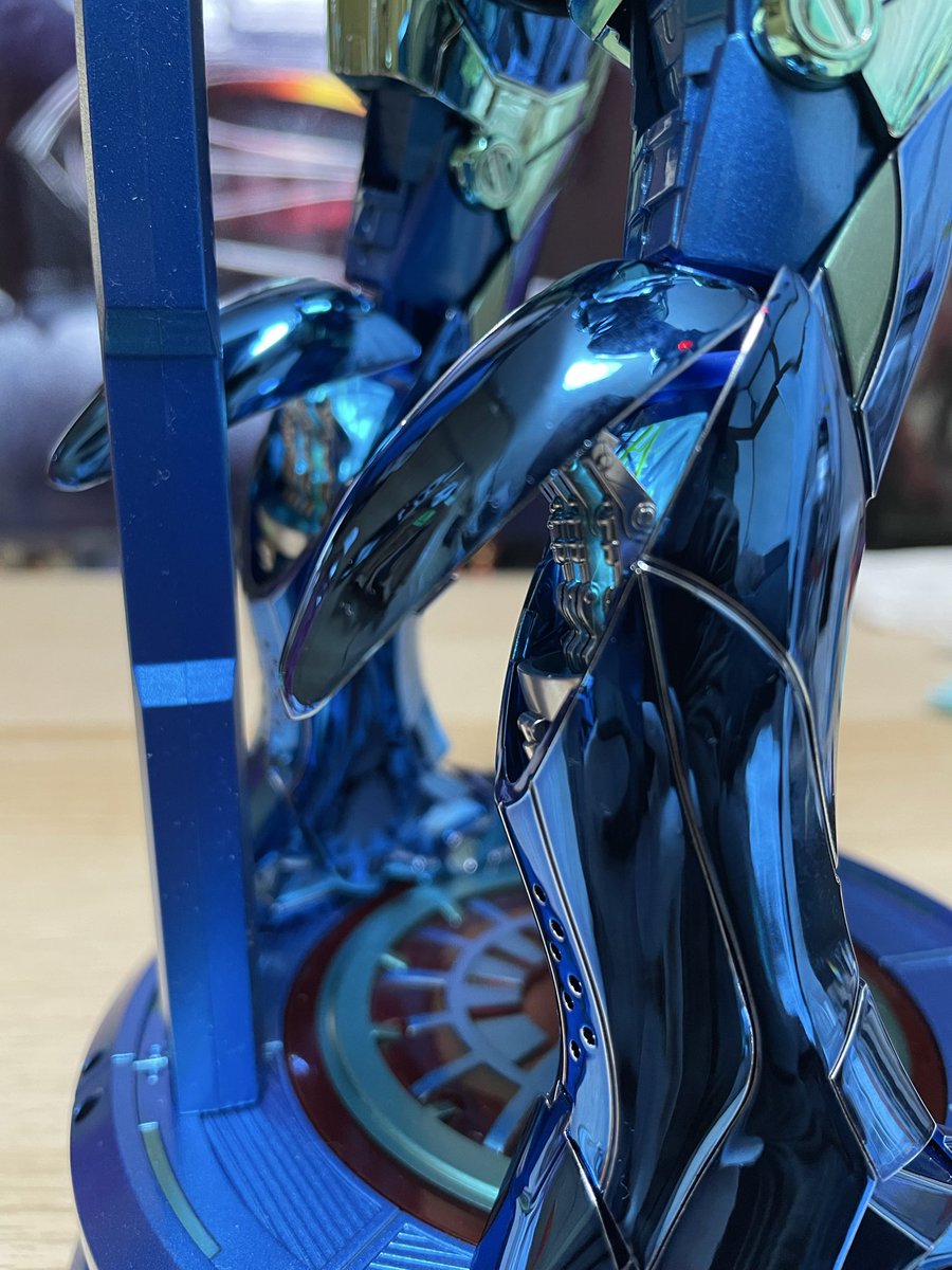 stst0323's tweet photo. 素晴らしすぎる！
めちゃくちゃギラついて色んなものが写り込む笑
アイアンマン　ブルーステルスver https://t.co/aiS2Q2FheW