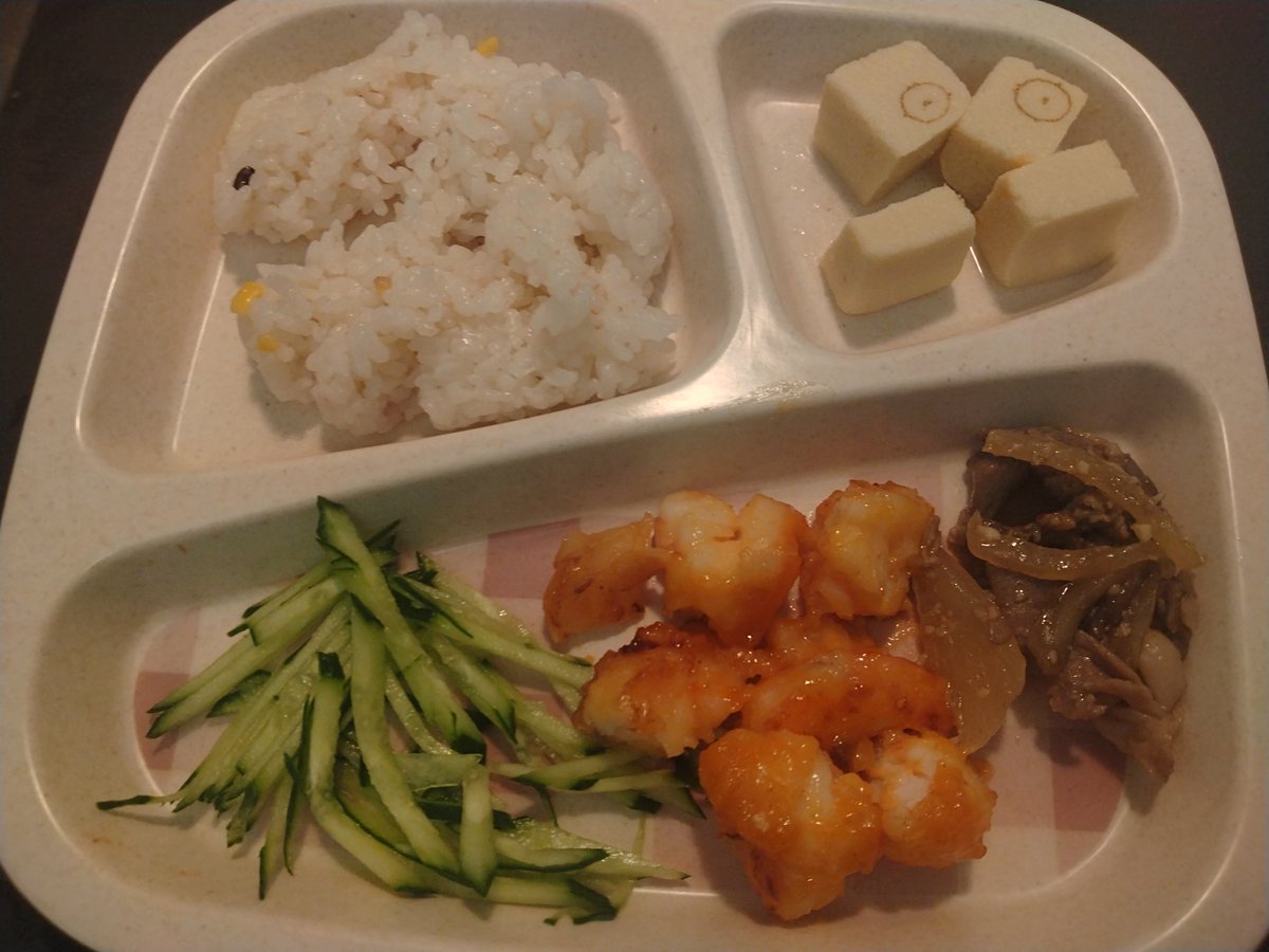 【まごめし】
昨夜の晩ごはん
□エビマヨ
□豚肉と舞茸の塩麹炒め
□高野豆腐含め煮
□雑穀米入りごはん

高野豆腐は特売コーナーにあったすみっこぐらしの。
以前はあまり好きそうではなかった高野豆腐ですが、今回は美味しい！と喜んで食べてました。

＃晩ごはん
＃料理記録
＃幼児食