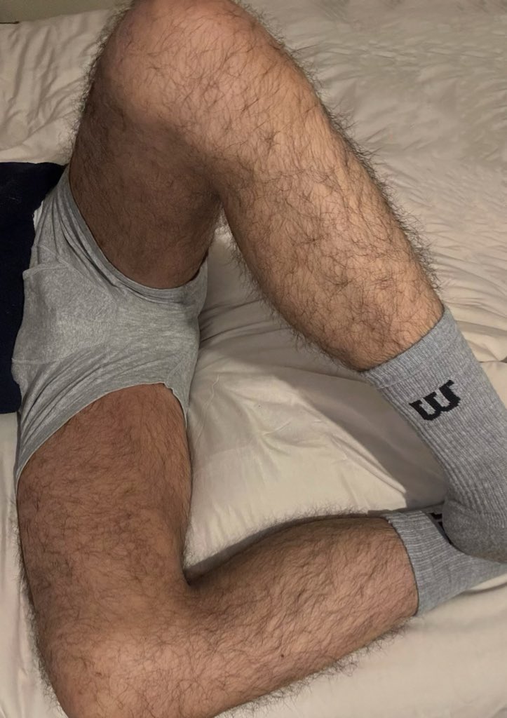 Kaen_xt's tweet photo. Hairy legs shoot https://t.co/QuPKu0Migc
