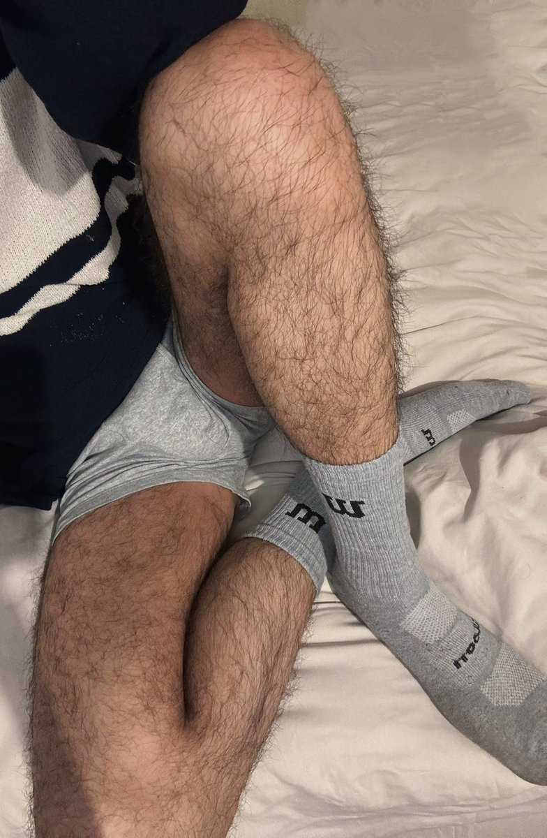 Kaen_xt's tweet photo. Hairy legs shoot https://t.co/QuPKu0Migc