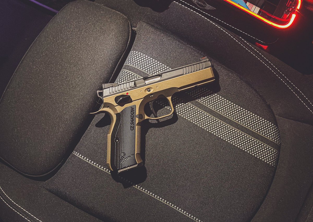 janedoe_cz75's tweet photo. carbon8 CZ SHADOW2 BRONZE 
プチカスタム🌹

◾️ハンマー：CLPD TS2ｽﾀｲﾙﾊﾝﾏｰ
◾️セーフティ：5KU ステンレススチール ◾️アンビ サムセフティ エクストラワイド
◾️トリガー：5KU アルミニウム シングルアクショントリガー Type 1
◾️バレル：carbon8 ステンレスアウターバレル

セラコートフレーム傷つけないように
分解めっちゃ気使った😂

#czguns #czshadow2 #carbon8