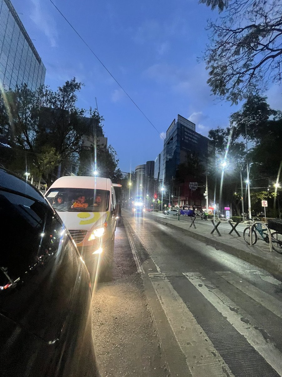 LLanesLyL's tweet photo. Cooperamos con el operativo con la SSC de la CDMX, llegamos al punto de reunión que acordamos para ingresar todos juntos al estadio, y nos están llevando a las afueras de la ciudad. Nos tendieron una trampa, no nos dejan entrar, con boleto en mano @LIBRESYLOKOS @TigresOficial https://t.co/lQIEutx9if
