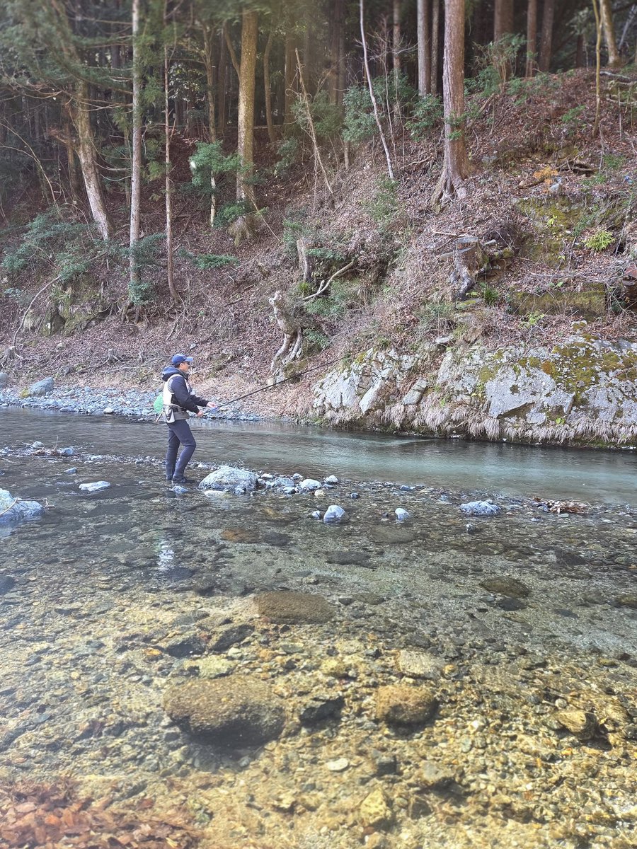 Doshikouhou's tweet photo. 道志川渓流釣り解禁〜〜！🎣✨ 
ななりんだよ！
渇水が心配だったけど、当日はポカポカの釣り日和になりました☀️🌸
川にはたくさんの釣り師の姿があって活気に溢れてるよ！
美しい一匹に出会えますように🙏願ってるね🐟✨
#渓流釣り #解禁 #渓流解禁 #イワナ #ヤマメ #道志川 #道志村 https://t.co/mMauc6KLgB