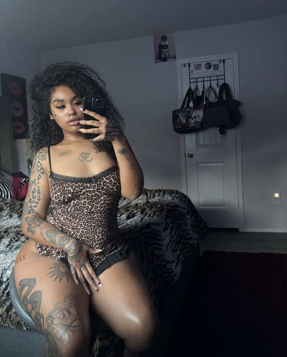 HannahDranktana's tweet photo. Lazy day https://t.co/v3W0I0ZTir