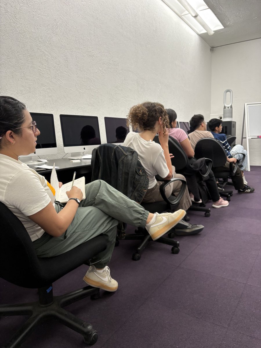 cmm_cenart's tweet image. #RECAP En el Taller Introducción al diseño editorial exploramos procesos creativos, herramientas y estrategias para la producción de publicaciones. 📖

¡Gracias a quienes se sumaron y compartieron esta experiencia con nosotrxs!