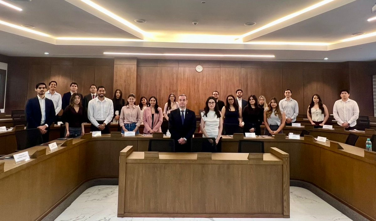 Escuela de Postgrado en Derecho UEES tweet media