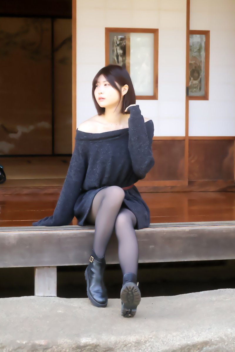 _Tokijiku_Pic_'s tweet photo. 【2026/3/16 12:00掲載分】
2/28　月猫スタジオ企画　大森武蔵野苑  16/20
#月と猫の写真室  (@thukinekophoto )
model: #紬（つむぎ）さん (@qn_la )

Canon EOS R10
SIGMA Contemporary 16-300mm F3.5-6.7 DC OS

【送信側】(不使用)
JINBEI ワイヤレストリガー TR-Q8
【受信側】(不使用)
JINBEI LEDスピードライト H1、
Ulanzi MT-89 撮影用 ライトスタンド

【テザー撮影】
モバイルwifi経由でEOS Utilityにて
カメラと 2in1 PCを接続

Photo ExpressViewerにて画像選別
SILKYPIX JPEG Photography 12にて下記画像処理済
全画像共通対応：
・自動調整、ノイズ除去100%、モアレ軽減ON

【実測値】
左上：1/200  f3.5   16mm  ISO250
右上：1/200  f3.5   16mm  ISO250
左下：1/200  f5.6   55mm  ISO5000
右下：1/200  f5.6   64mm  ISO5000