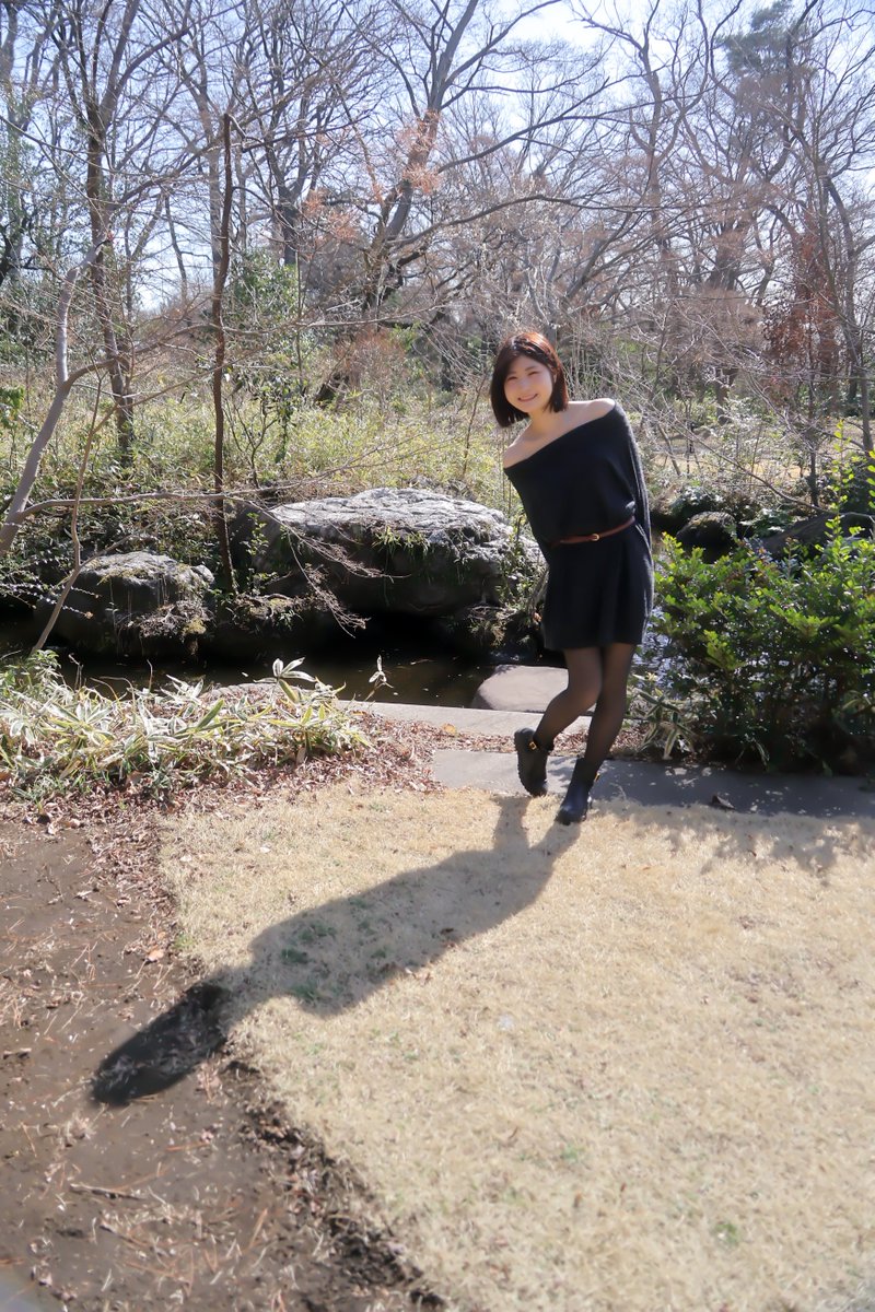 _Tokijiku_Pic_'s tweet photo. 【2026/3/16 12:00掲載分】
2/28　月猫スタジオ企画　大森武蔵野苑  16/20
#月と猫の写真室  (@thukinekophoto )
model: #紬（つむぎ）さん (@qn_la )

Canon EOS R10
SIGMA Contemporary 16-300mm F3.5-6.7 DC OS

【送信側】(不使用)
JINBEI ワイヤレストリガー TR-Q8
【受信側】(不使用)
JINBEI LEDスピードライト H1、
Ulanzi MT-89 撮影用 ライトスタンド

【テザー撮影】
モバイルwifi経由でEOS Utilityにて
カメラと 2in1 PCを接続

Photo ExpressViewerにて画像選別
SILKYPIX JPEG Photography 12にて下記画像処理済
全画像共通対応：
・自動調整、ノイズ除去100%、モアレ軽減ON

【実測値】
左上：1/200  f3.5   16mm  ISO250
右上：1/200  f3.5   16mm  ISO250
左下：1/200  f5.6   55mm  ISO5000
右下：1/200  f5.6   64mm  ISO5000