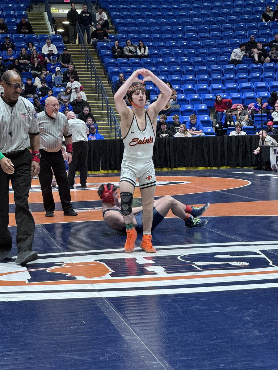 STCE_Wrestling's tweet photo. Munaretto doesn’t let that last too long and picks up his own career ending bonus points. Fall in :36. Saints lead back to seven, 22-15. https://t.co/fvRy7kxyyJ