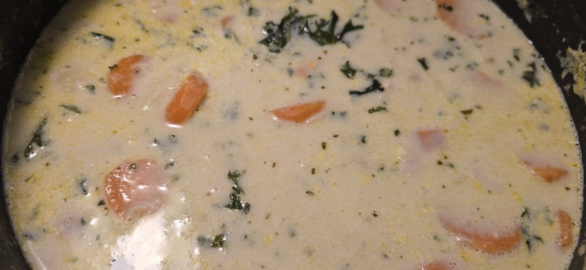 Got inspired by one of <a href="/Midnight_mary_/">Midnight Mary 🌙</a> 's older posts and decided to make some soup. Turned out really well.
