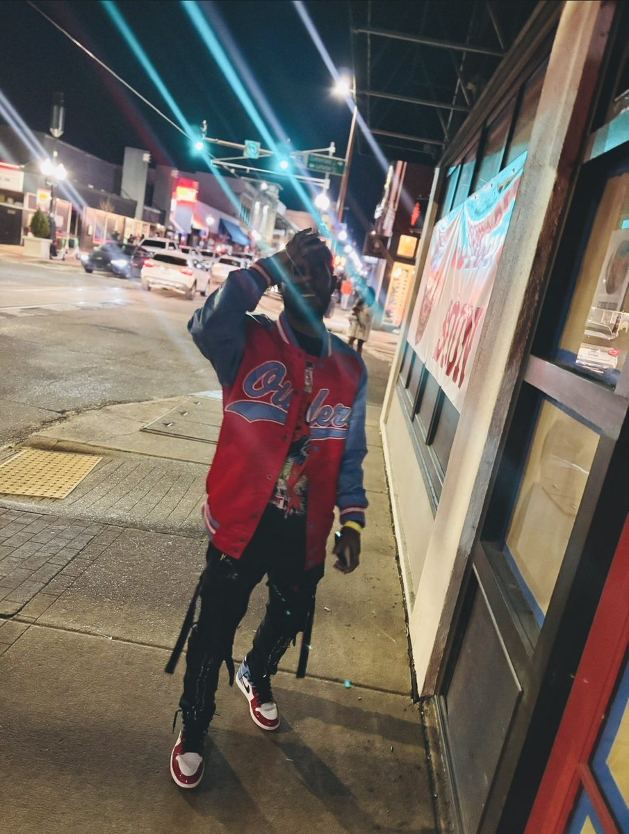 only1tm's tweet photo. Late night vibes https://t.co/ybM5rSO7nA
