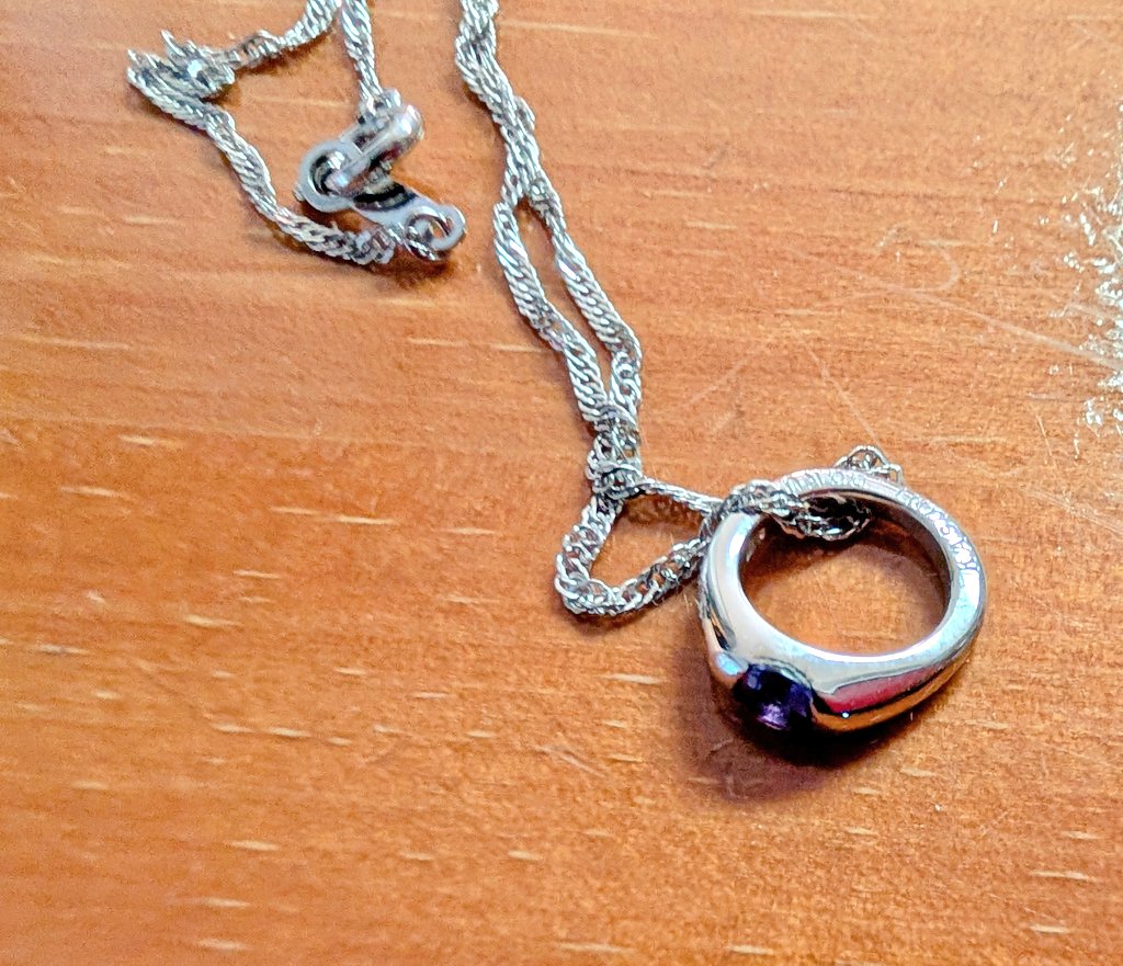 やっと20年前に購入した、ベビーリングを渡す事が出来ました。 生後2