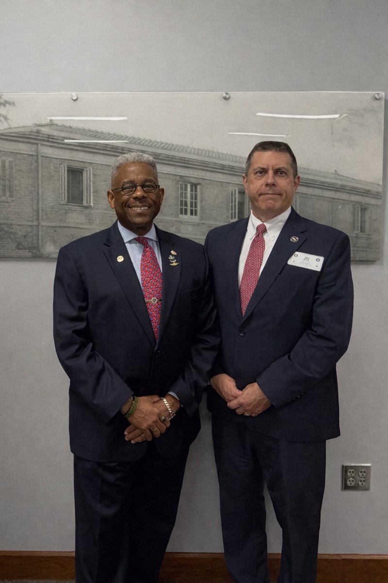 MixsonJim's tweet photo. Great evening at the Iredell County GOP Reagan Day Dinner last tonight. It was an honor to meet and hear from Lt. Col. Allen West. His remarks on patriotism, perseverance, and the responsibility of citizenship were both timely and inspiring. #ncpol #ncgop #GOP https://t.co/zCk1st7tIU