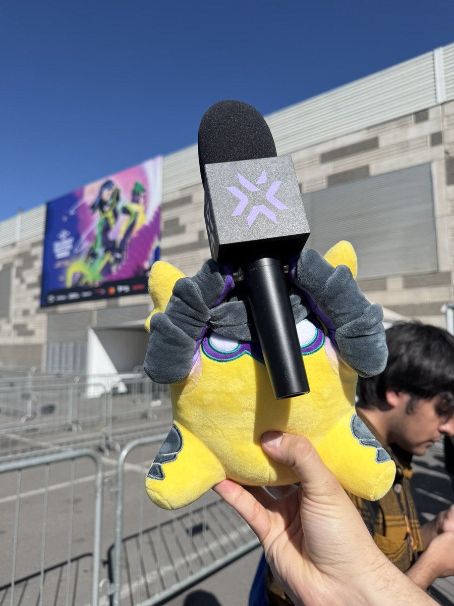 ToxiicVAL's tweet photo. DIA 1 COMPLETADO: La emocion, los gritos, los canticos y toda la vibra de la gente fue increible.. esta #VALORANTMasters  esta siendo increible https://t.co/EonuNAPeCY