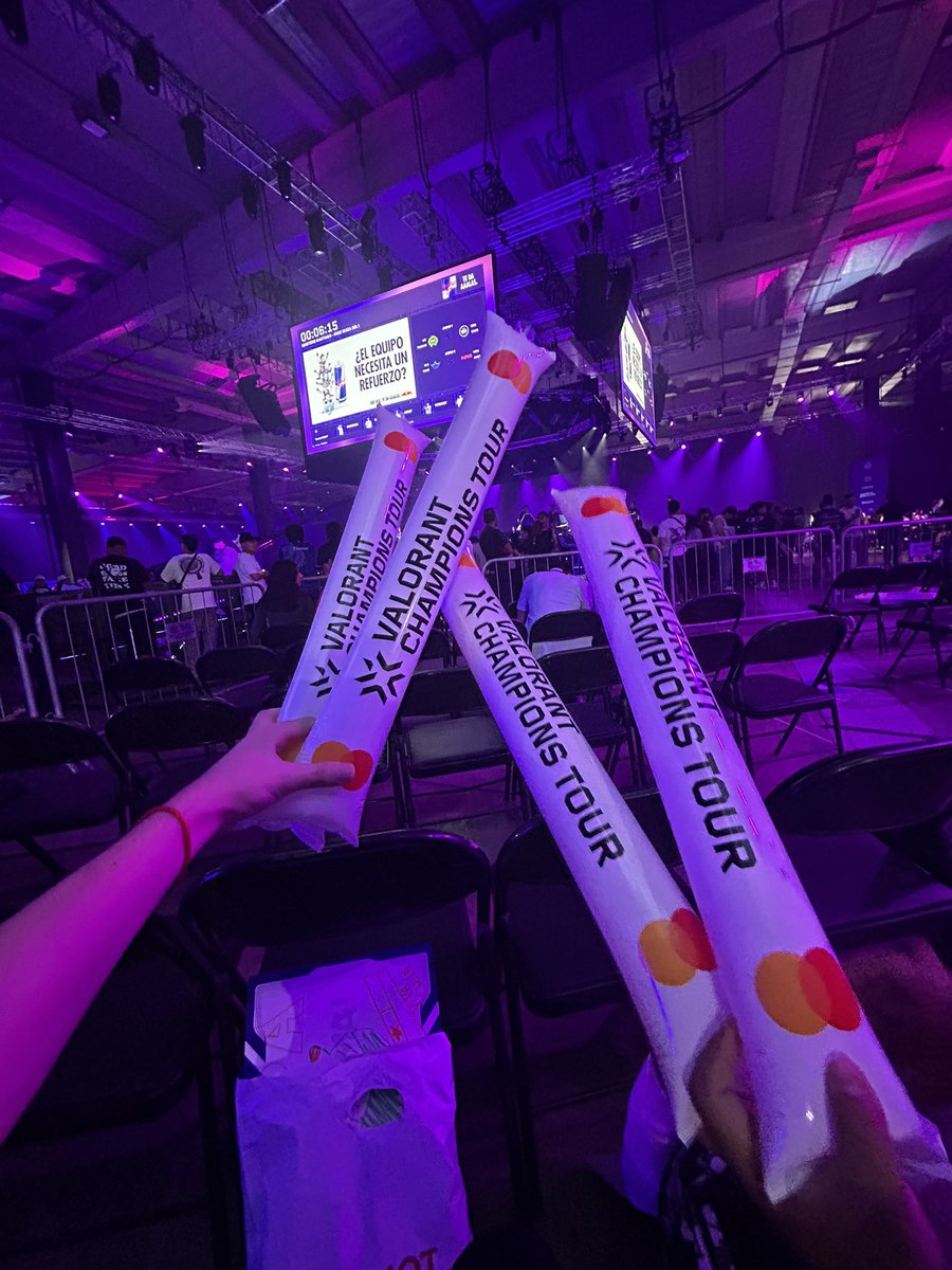 ToxiicVAL's tweet photo. DIA 1 COMPLETADO: La emocion, los gritos, los canticos y toda la vibra de la gente fue increible.. esta #VALORANTMasters  esta siendo increible https://t.co/EonuNAPeCY
