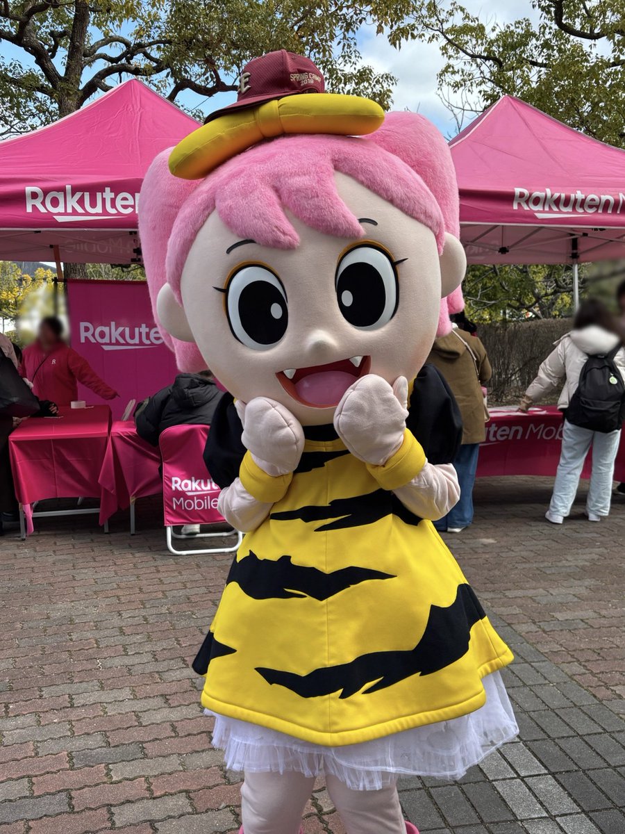 時々見る子たち🍑 ももっちとうらっちだって！！ 📱向けたらポーズして