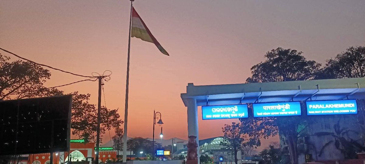 ParalaRail's tweet photo. #Paralakhemundi Railway Station 
#Paralakhemundi https://t.co/A46zKOMQsX