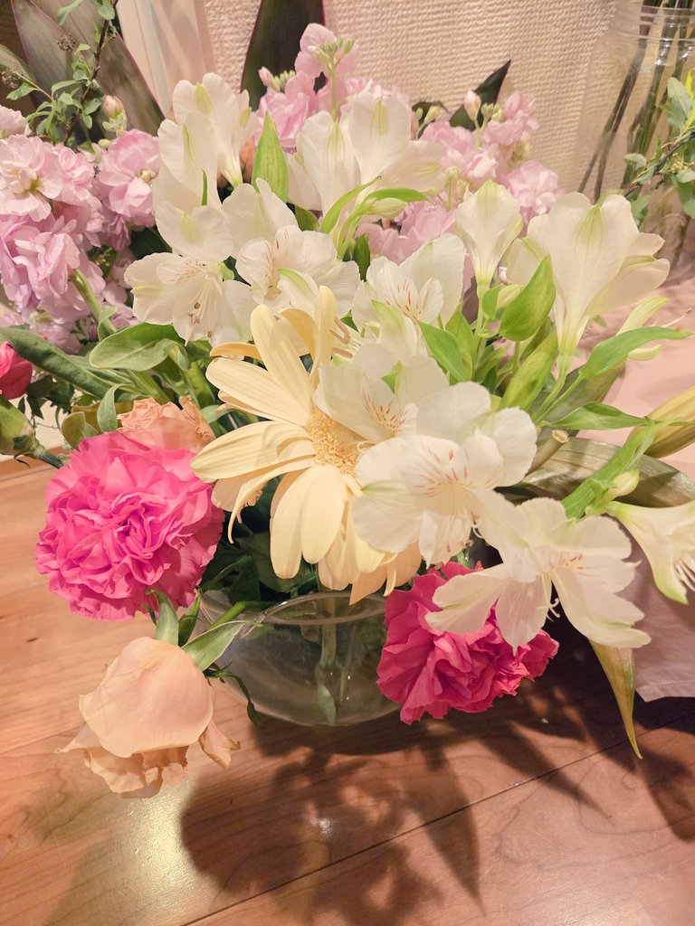 3月ですね～🍵今月は卒業シーズンで桜の花を見て、色々感じる時期になることでしょう。

花粉症に悩まされる期間は続きますが、満開の桜を見るまで踏ん張りたいと思います(笑)

｢サラ・ベルナールの『サロメ』｣は本日千秋楽です！
2回公演本日も頑張りたいと思います😊

#サラサロメ
#3月
#春