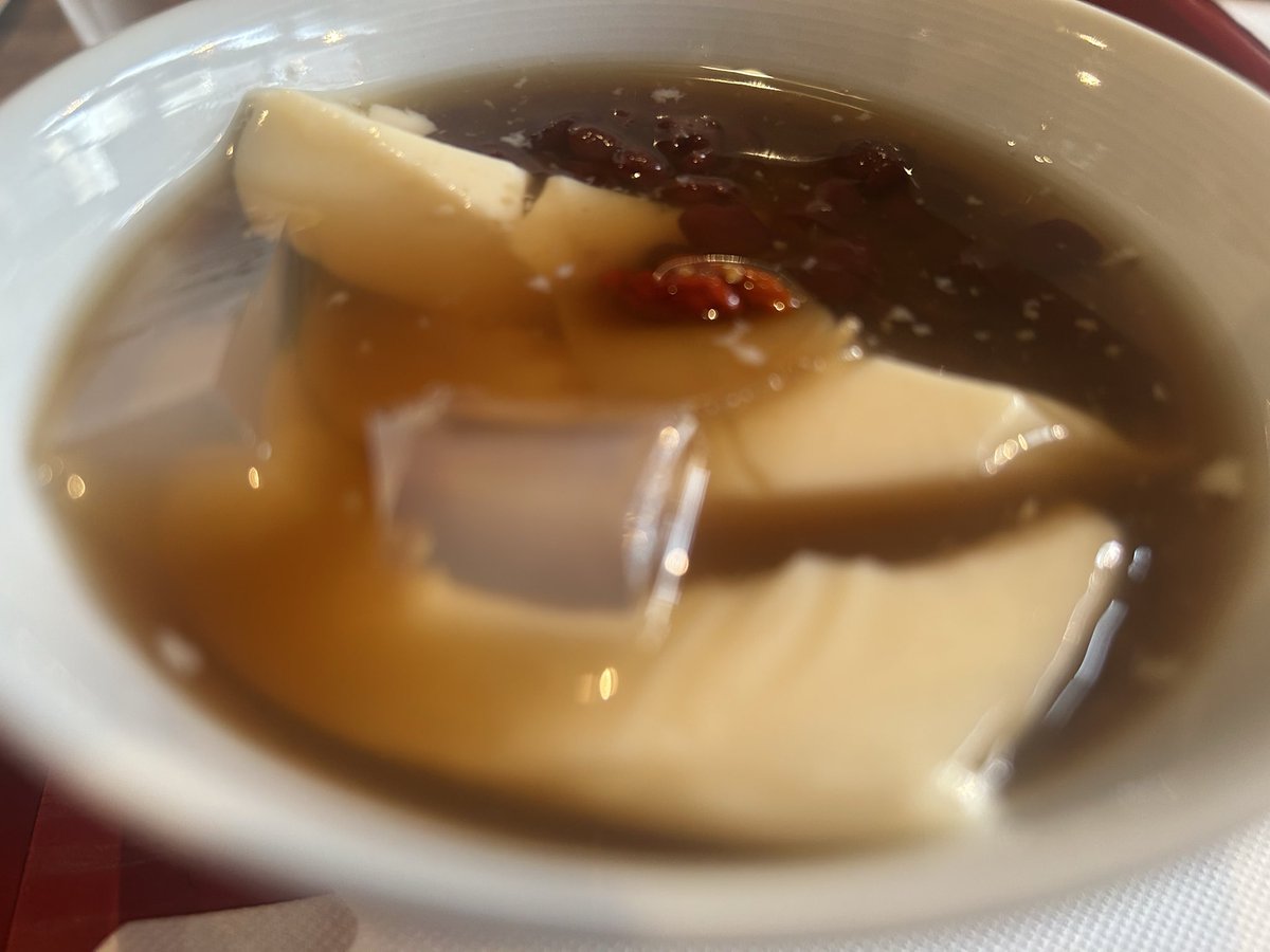 hide37811's tweet photo. 藤沢の古民家カフェ八一で昼食
数量限定の白姫豚リブロースの炭火焼きを注文
シンプルな味付けで素材の良さが出ていて美味しかったです
お���の雰囲気も落ち着いていて癒しの空間でした
デザートの豆花も抜群に美味
また行きます！

#藤沢　#甘味とごはんや八一 https://t.co/hAgFl8xv1c