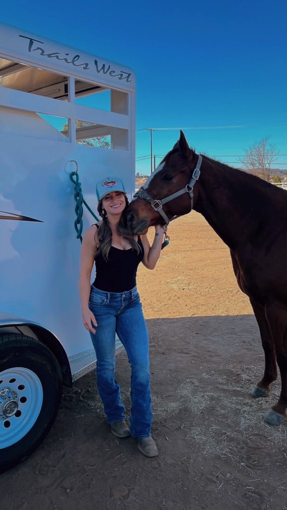 helendaviehz's tweet photo. Bestie🤞
#WesternRiding #Caballos #CaballosCriollos #Cavalos #Equestrian #Pasofino #savas https://t.co/5EzKHcx406