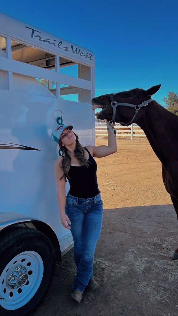 helendaviehz's tweet photo. Bestie🤞
#WesternRiding #Caballos #CaballosCriollos #Cavalos #Equestrian #Pasofino #savas https://t.co/5EzKHcx406