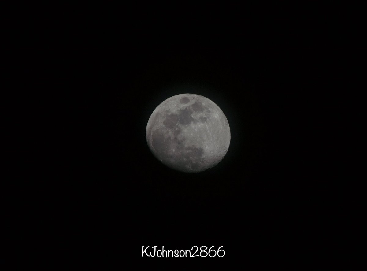 KJohnson2866's tweet photo. 8:00 pm #moom over Ohio https://t.co/uSB71HjCHB