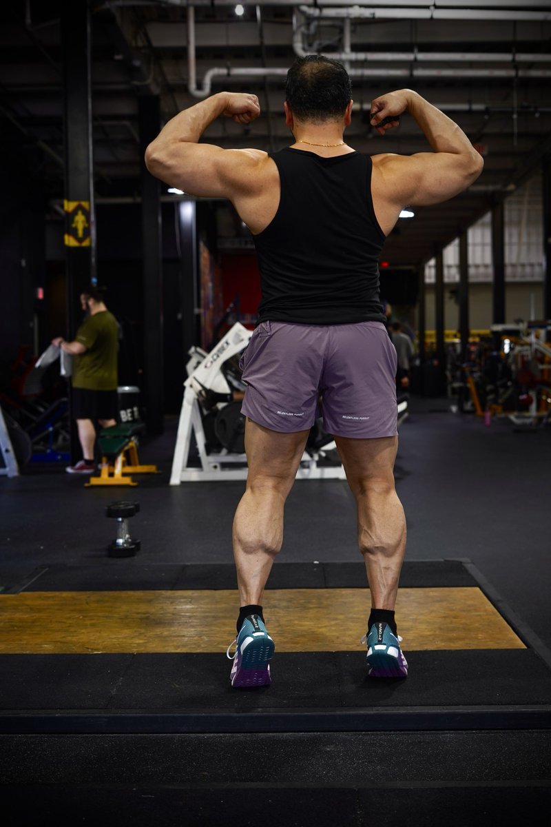 I was upset on Monday morning because I had a *seven* pound gain from last Saturday’s 191lb. Woke up at 195lb, which is the first week I trended up in a while. I didn’t let it get to me though. Still brought everything to push &amp; hamstrings day, ending with a great pump.