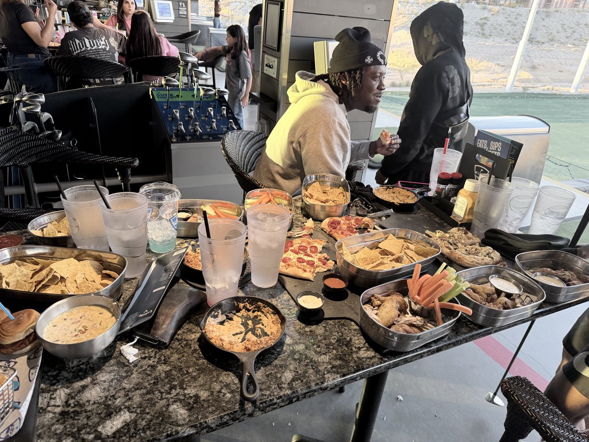 CoachPickOC's tweet photo. Out with the M.O.B… vibing!! #PICKSUP 🤙🏾💯 #escapeELPASO #TOPGOLF https://t.co/iA0QNnPSxq