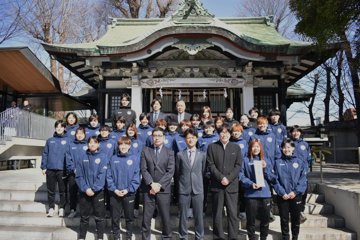 wings_sc's tweet photo. 本日、亀有香取神社にて新シーズン開幕に向けた必勝祈願を行いました！⛩️✨

必勝祈願のあとは、南葛ファミリーの皆さまとの交流タイムも！😊

『圧倒して勝つ』という南葛SCのクラブ哲学にこだわり、『NEXT STAGE』を目指して戦い抜きます！

さあ、いよいよ開幕😊
巻き起こそう！ウイングス旋風！

#南葛SCウイングス
#NEXTSTAGE