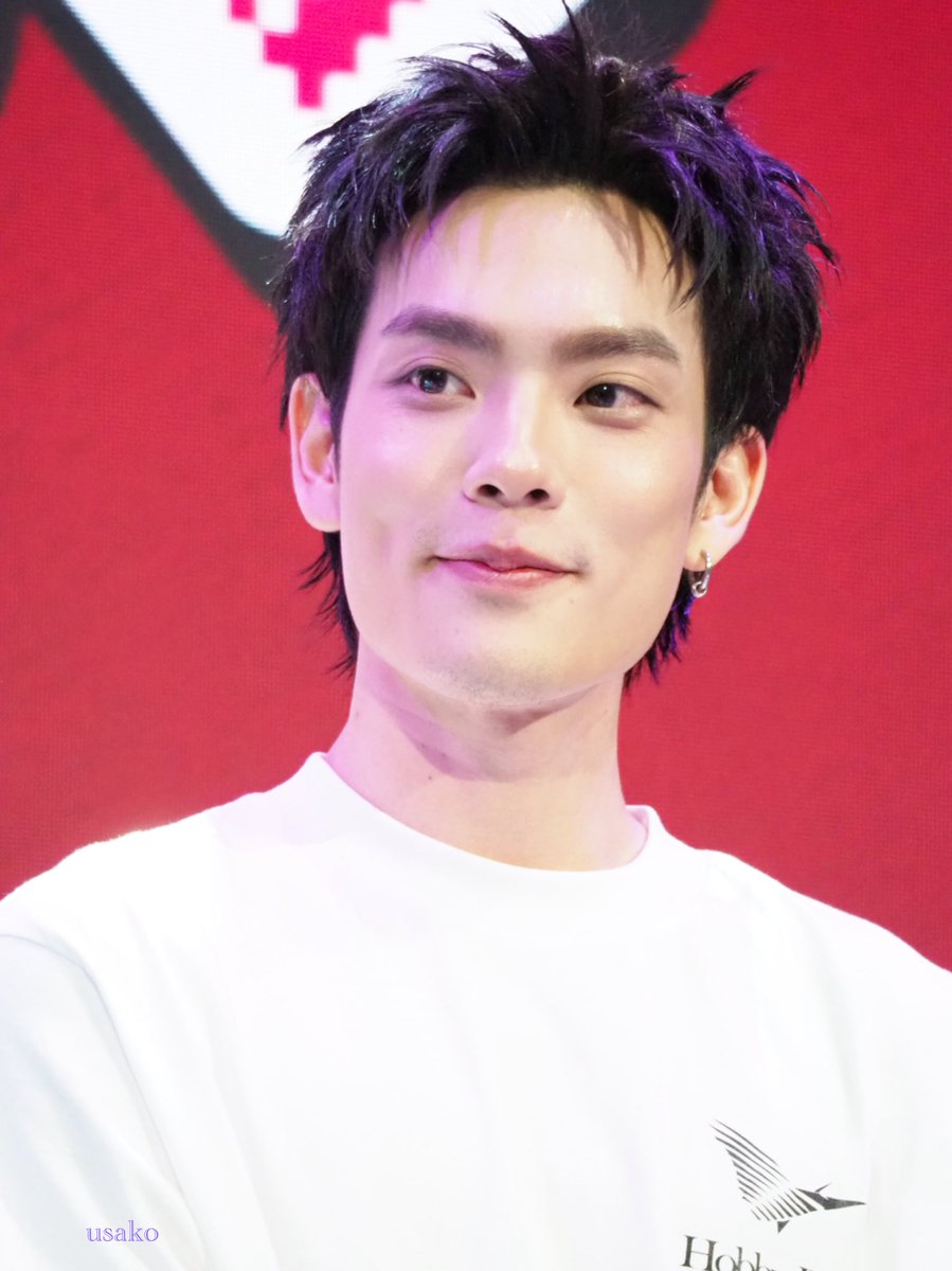 ตัดผมสั้นแล้ว หน้าเรียวขึ้น ดูหล่อขึ้นมากเลยน้าา (,,>᎑<,,)

#aNightOfLoveWithTEE
#COPTERPANUWAT