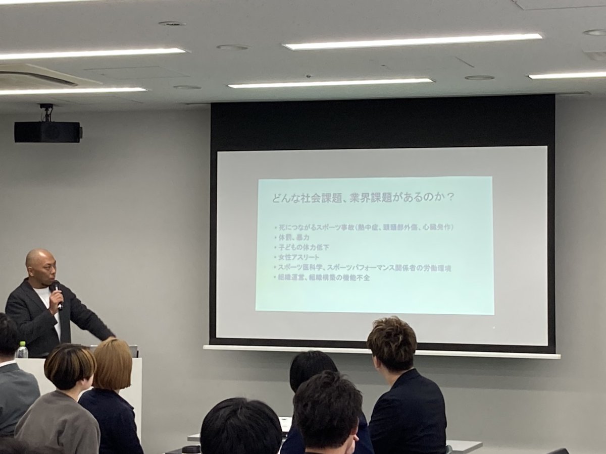 SPS20220619's tweet photo. ■Sports Performance Summit in Akita■

オープニングトーク &amp; アイスブレイク

一般社団法人スポーツパフォーマンスサミット代表理事の大塚健吾がご挨拶させて頂き、サミットのミション、ビジョン、そして登壇者、参加者全員でマインドセットを行いました。 https://t.co/BL11JNUK9n