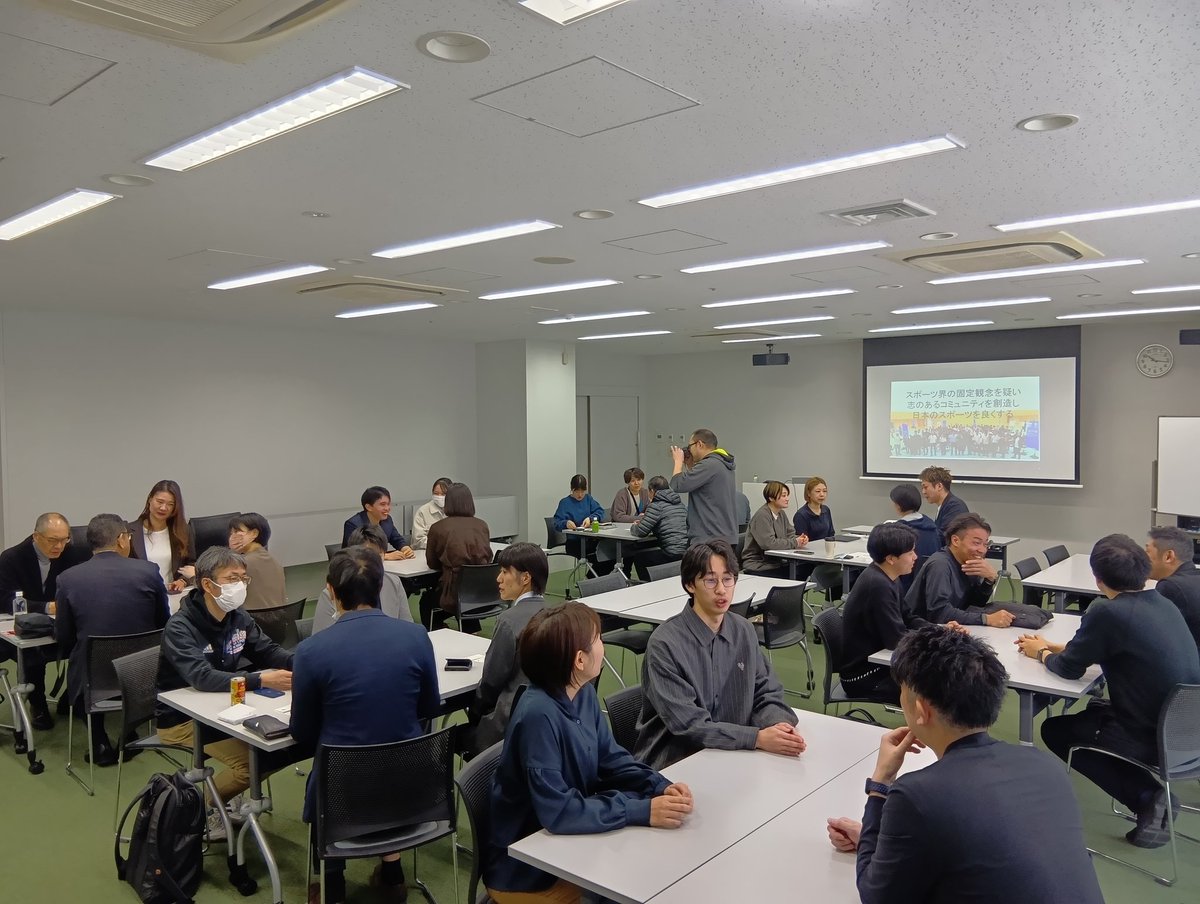 SPS20220619's tweet photo. ■Sports Performance Summit in Akita■

オープニングトーク &amp; アイスブレイク

一般社団法人スポーツパフォーマンスサミット代表理事の大塚健吾がご挨拶させて頂き、サミットのミション、ビジョン、そして登壇者、参加者全員でマインドセットを行いました。 https://t.co/BL11JNUK9n