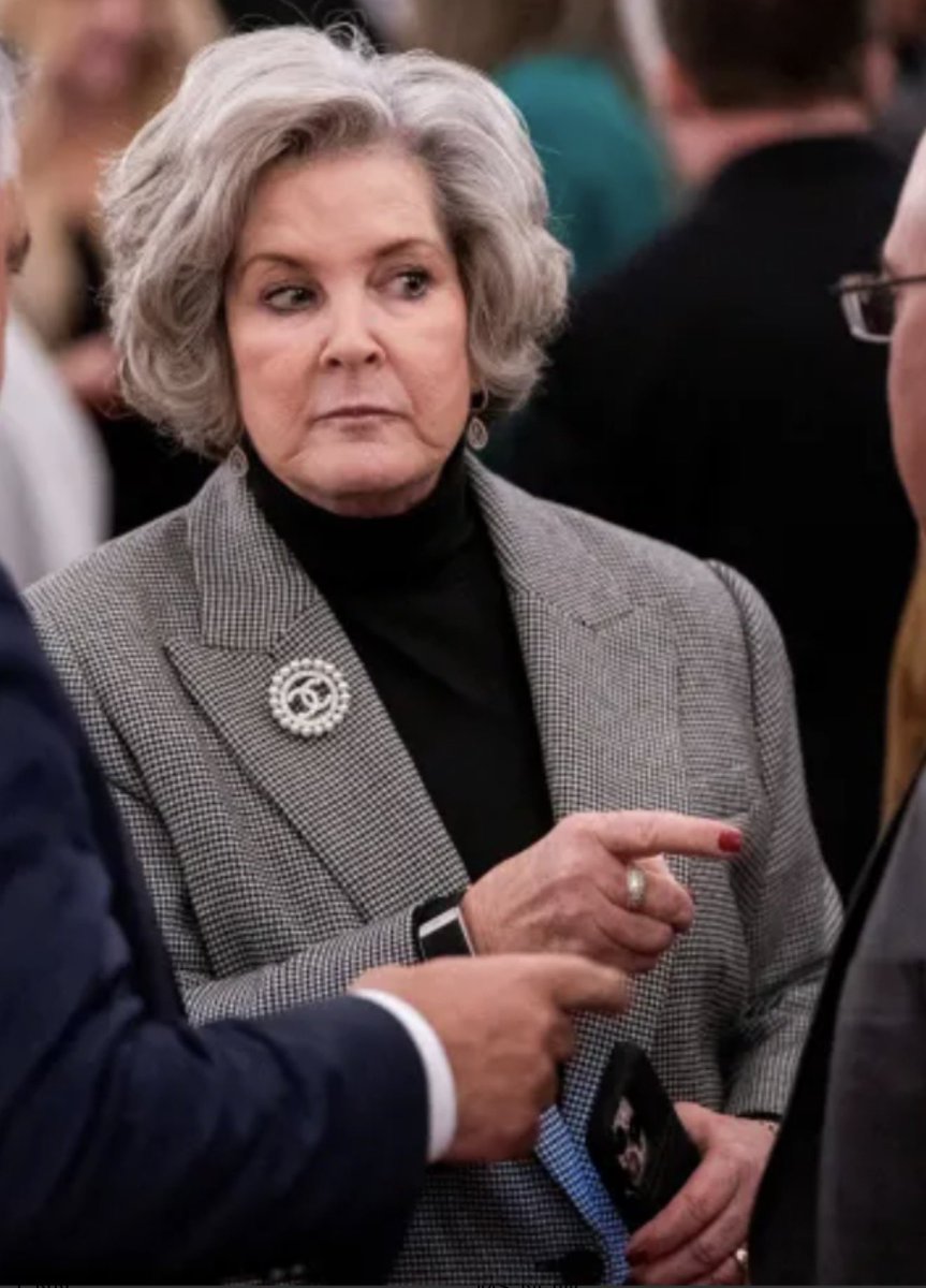 Hugo Lowell tweet media