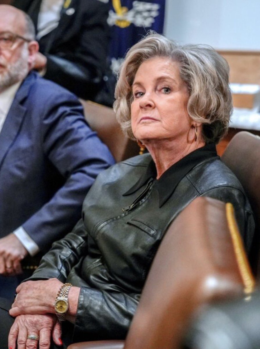 Hugo Lowell tweet media