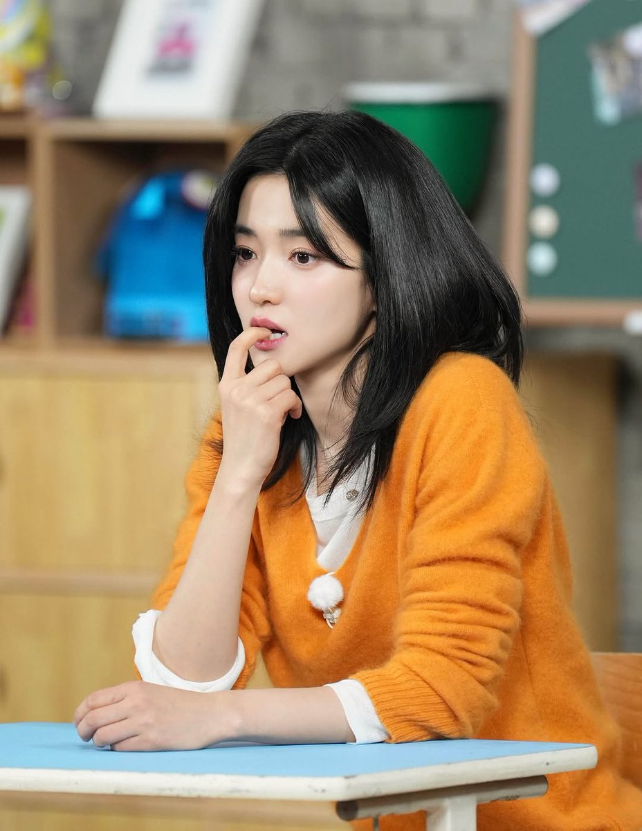 tree_424's tweet photo. 쌤얼굴이 이러면 말 잘들어야겠지.. https://t.co/UYoeSyh90q