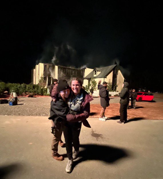 FUN FACT: Stu Macher’s house WAS ACTUALLY burned down in the opening scene of ‘SCREAM 7’ and wasn’t digitally edited, and no CGI was used, the entire house of set on fire practically. 

PRACTICAL IS ALWAYS BETTER THAN CGI‼️🔪🩸

(Source: @biancacopeman on Instagram 📸)

#Scream7