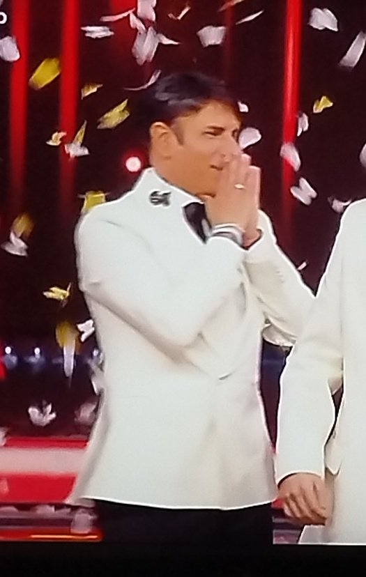 If1DCouldFlyy's tweet photo. SAL SINDACO DI CUCCIOLANDIA PIANGENDOOOOO #Sanremo2026 https://t.co/VwVyYYCSLJ