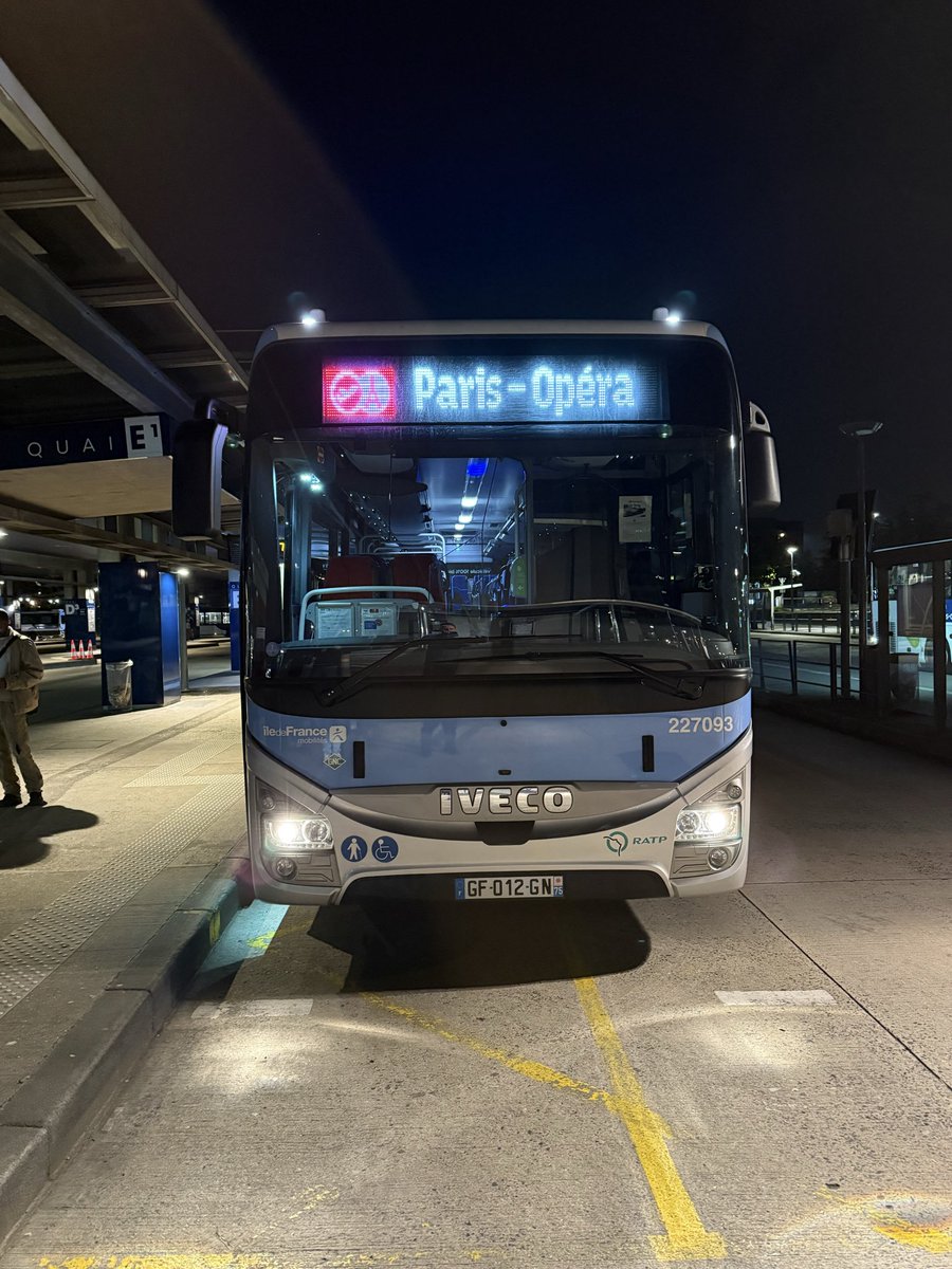 passionencommun's tweet photo. The last #RoissyBus
Une ligne mythique qui sâen va, sacrifiĂ©e par lâouverture Ă la concurrence. https://t.co/ImQdeOEKhG
