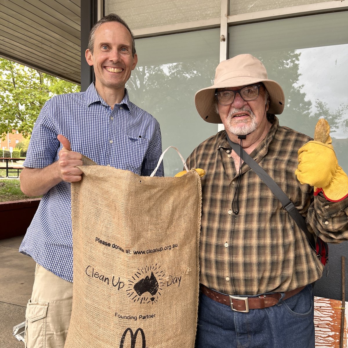 ALeighMP's tweet image. Terry de Luca has been a Clean Up Australia Day coordinator for over 25 years. Delighted to be part of his cleanup crew today. #auspol #canberra