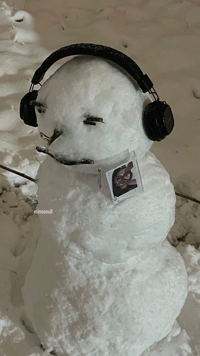 suminisnotreal's tweet photo. happy winter with Minsoly🤍❄️🍧
#KimMinsol #Minsol #김민솔 #민솔 #minssoull #winter #fan #solrang https://t.co/mhR7RrDCME