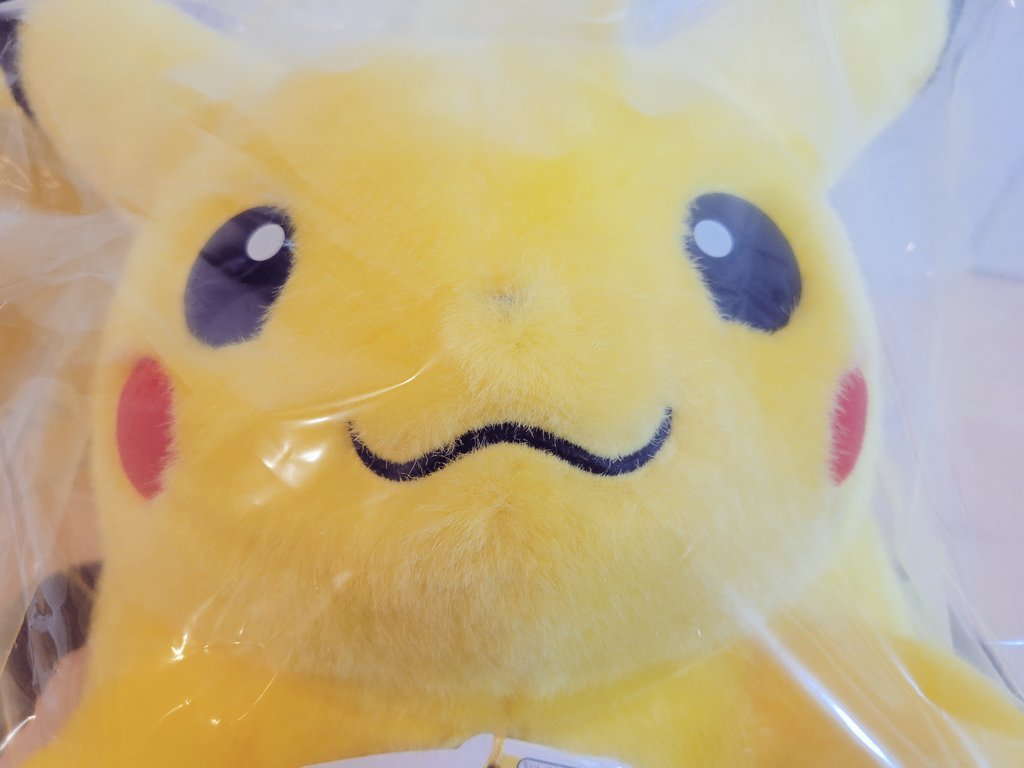 ポケモン30周年「ピカチュウ1/1」復刻ぬいぐるみがファン熱狂