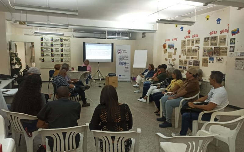 ForoCivicoVzla's tweet photo. Aumento del gasto, ampliación de cobertura, dotación de hospitales: las demandas relativas al sector salud recogidas por #ASYDD señalan los incumplimientos e insuficiencias, la necesidad de integración y coordinación del sistema en sus diferentes niveles. https://t.co/hQvTsFGicG https://t.co/Mwot5e5DhK