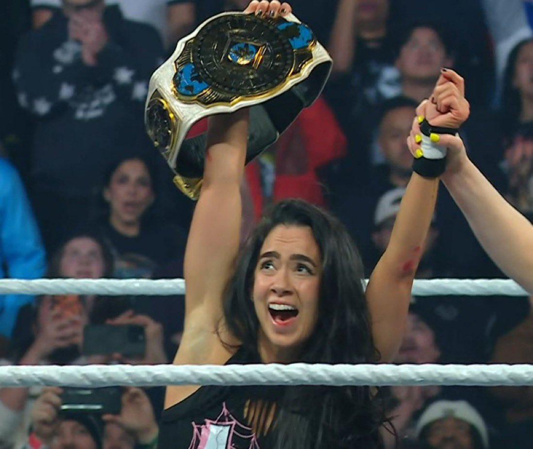 AFTER 4115 DAYS, AJ LEE IS FINALLY A CHAMPION AGAIN 😭🖤🩷
