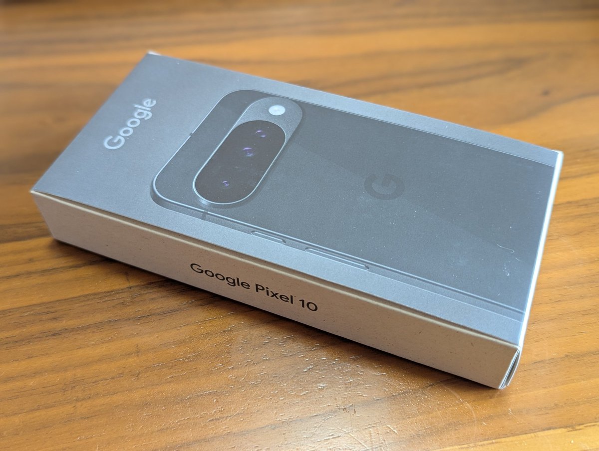 oyagakoniosieyo's tweet image. 届いたぜ😎
地味に右側のステッカーが嬉しい😂

#Pixel10