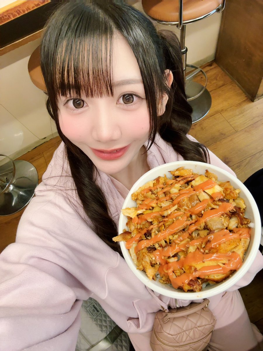 みんな気になってたこれはね、 秋葉原のケバブ屋さんで食べた チキン