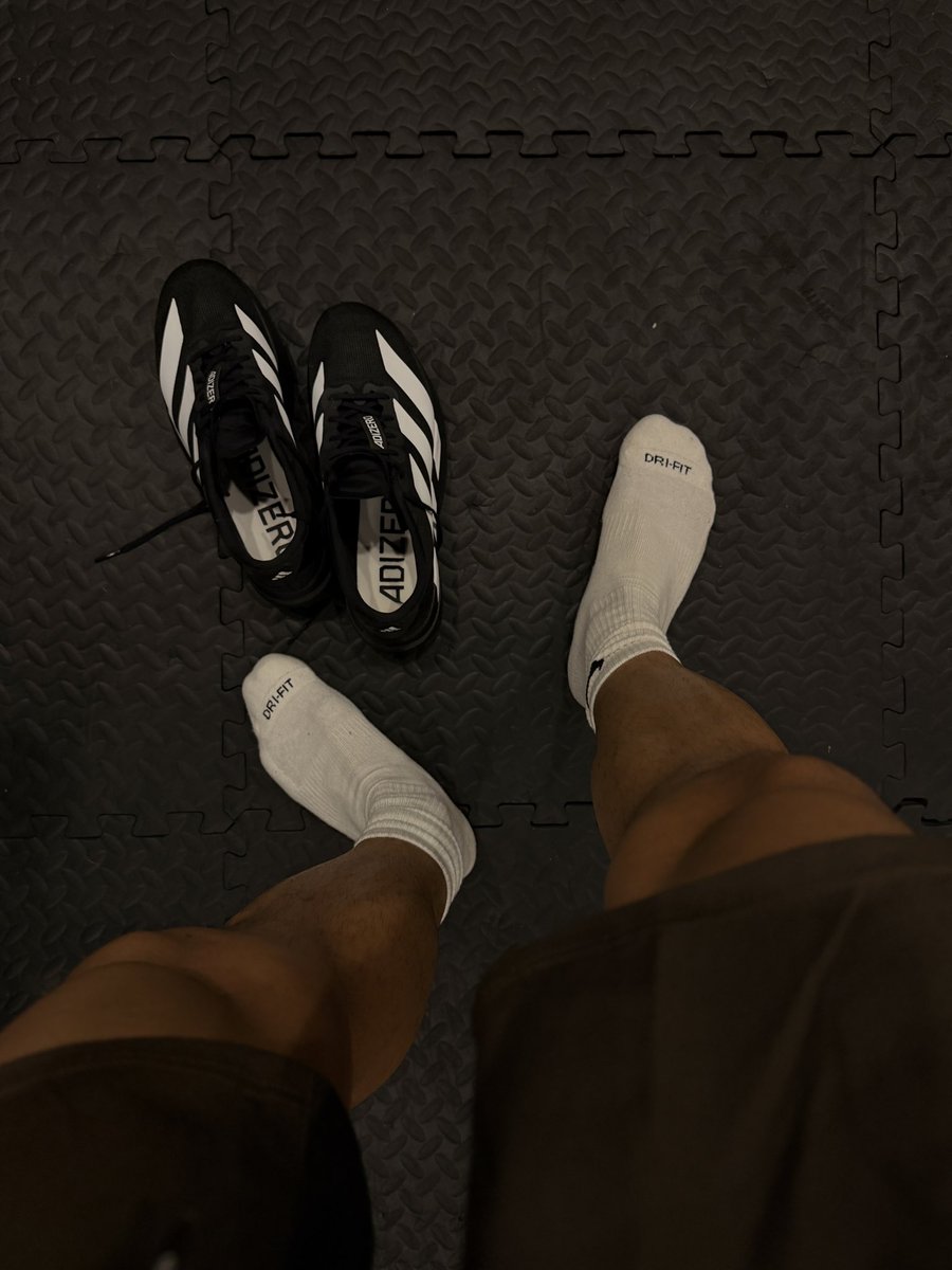 ★ jonathan ivan tweet media