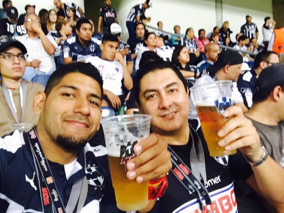 chisto24's tweet photo. @TUDNMEX 
#SabadoFutbolero https://t.co/8Cb6g1sbTX