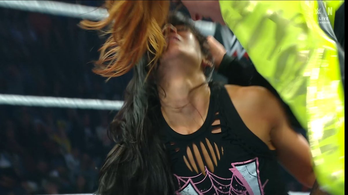 the way this screencap looks like theyre going in for a kiss....