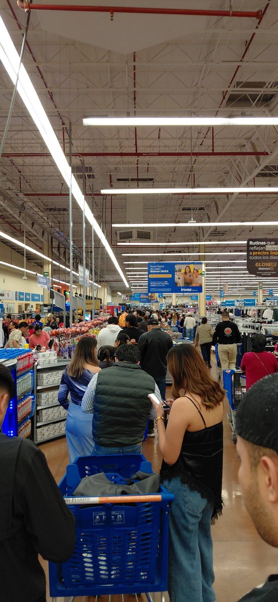 masago1505's tweet photo. @WalmartMexico quincena y fin de semana y no pueden tener mas gente para cobrar???
Sucursal de orizaba https://t.co/sG0Rsow5SG